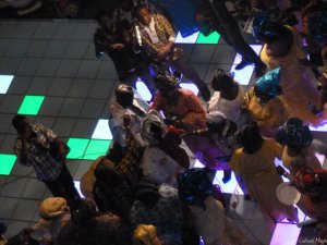 spraying crowd cultural magpie